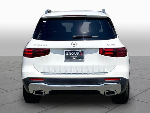 Used 2024 Mercedes-Benz GLB 250 4MATIC image 5