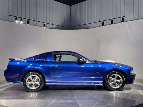 Used 2005 Ford Mustang GT RWD image 4