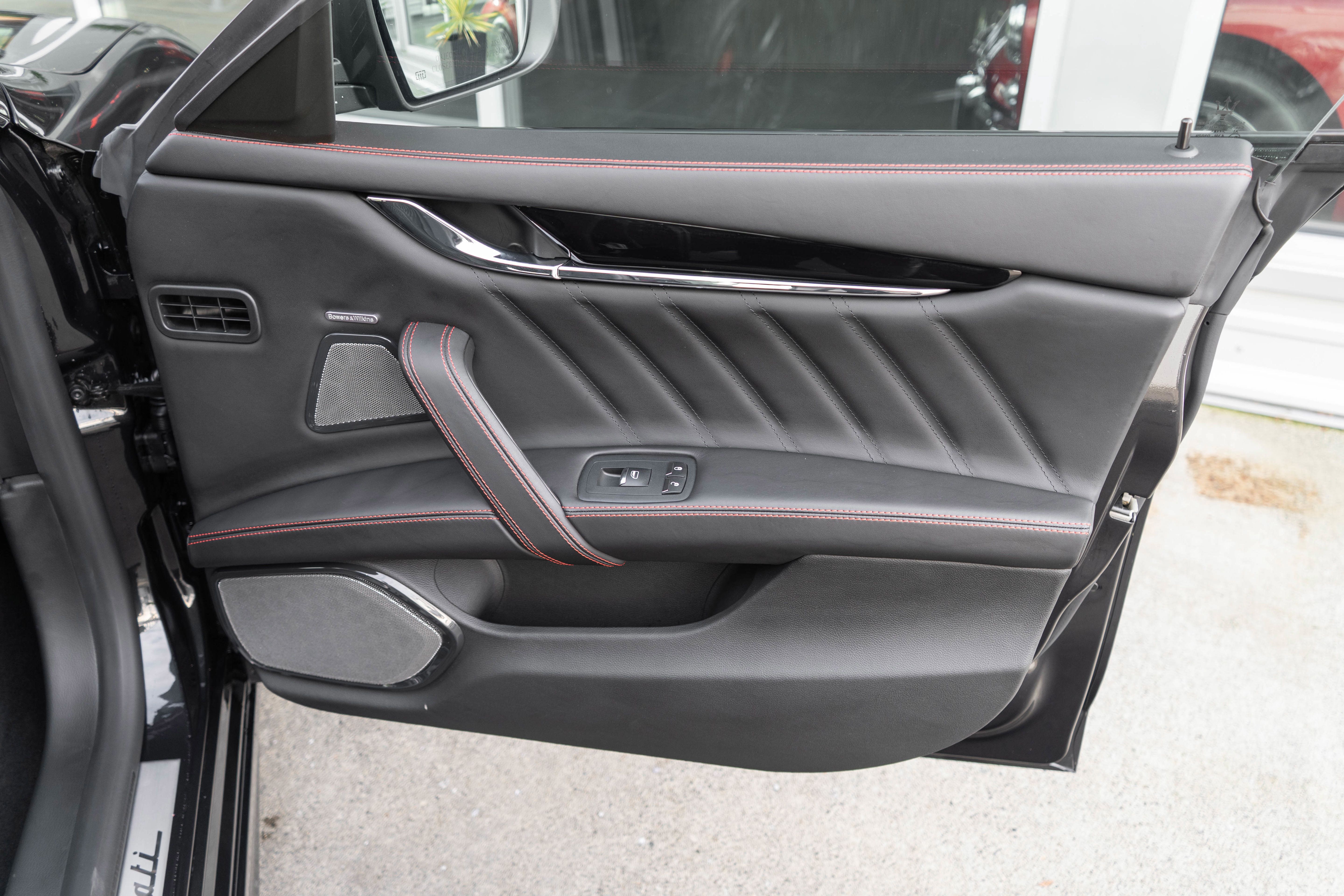 Used 2021 Maserati Quattroporte Trofeo RWD image 28