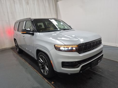 Used 2024 Jeep Grand Wagoneer Series III w/ Rear-Seat Entertainment Group AWD/4WD image 6