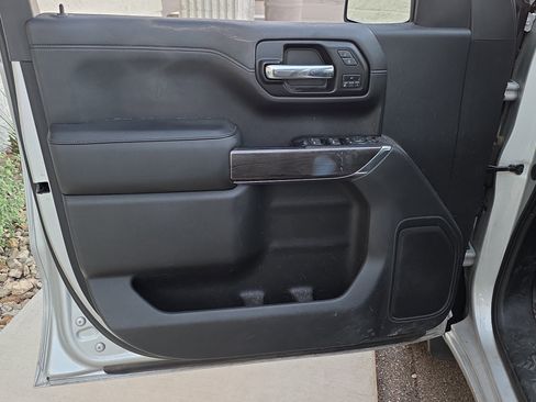 Used 2019 Chevrolet Silverado 1500 LTZ image 12