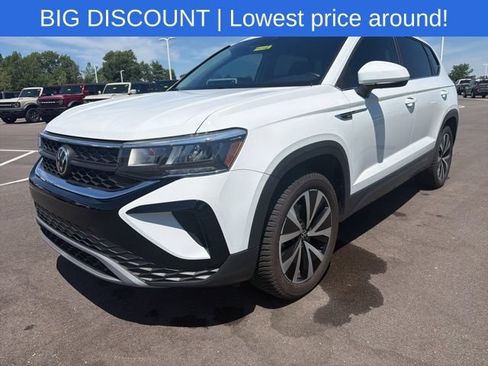 Used 2022 Volkswagen Taos SE w/ IQ.Drive SE Package AWD/4WD image 2