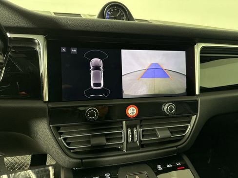 Certified 2025 Porsche Macan image 30
