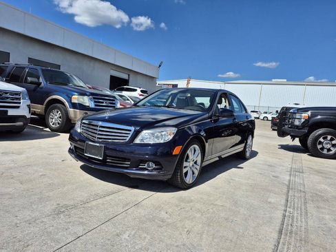 Used 2011 Mercedes-Benz C 300 4MATIC Sedan image 2