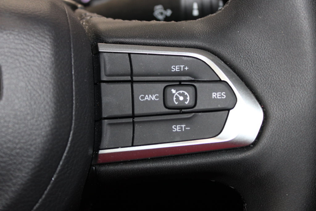 Used 2025 Jeep Compass Latitude AWD/4WD image 28