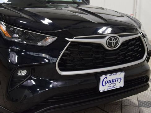 Used 2023 Toyota Highlander LE AWD/4WD image 13