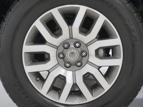 Used 2013 Nissan Frontier SL image 24