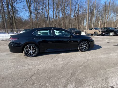 Used 2021 Toyota Camry SE image 16