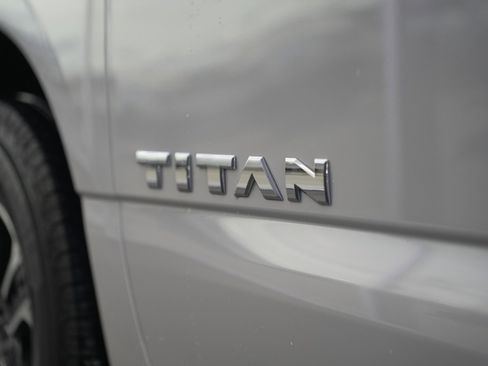 Used 2023 Nissan Titan SV image 14