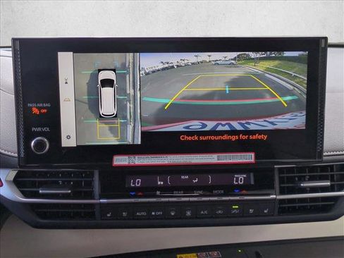 Used 2025 Toyota Sienna Platinum image 13