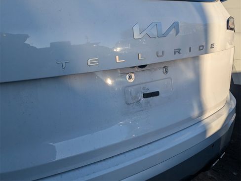 Used 2024 Kia Telluride EX w/ EX Captain's Chair Package image 11