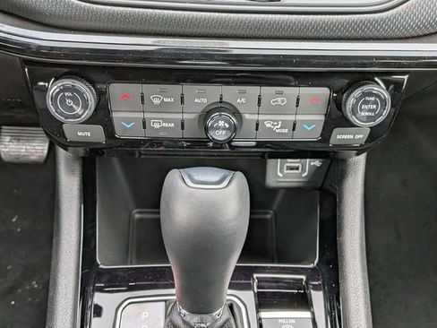 New 2026 Jeep Compass Latitude image 17