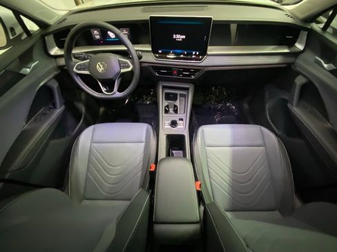 New 2026 Volkswagen Tiguan SE image 10