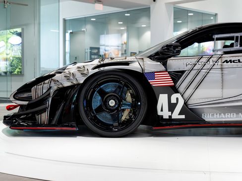 Used 2020 McLaren Senna RWD image 32