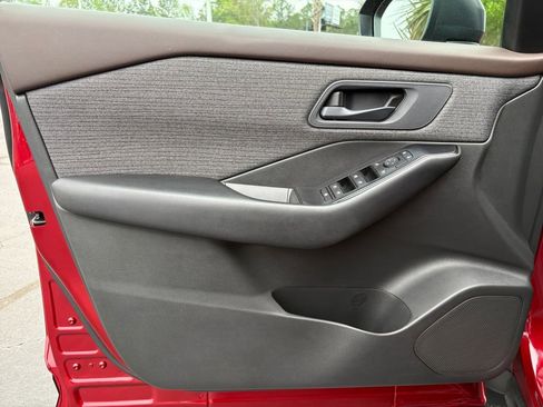 Used 2023 Nissan Rogue S image 10