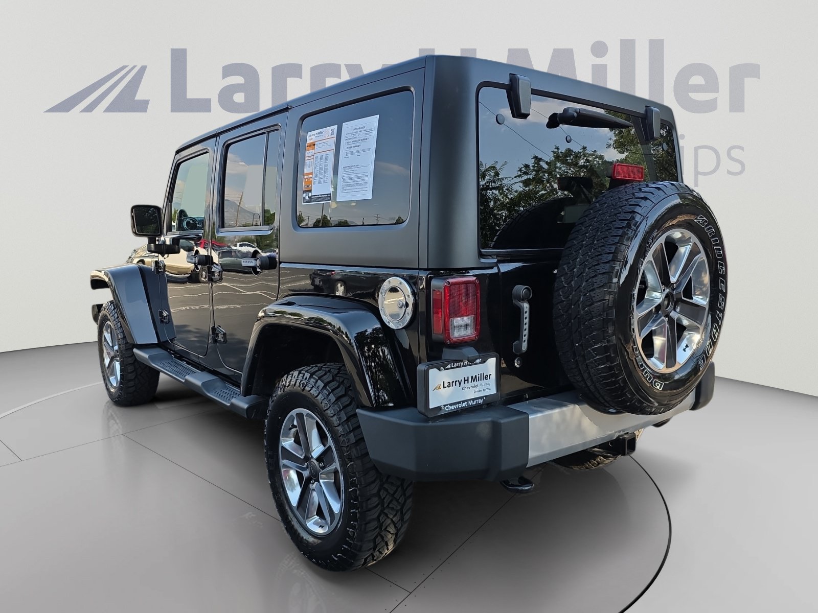 Used 2014 Jeep Wrangler Unlimited Sahara w/ Dual Top Group AWD/4WD image 3