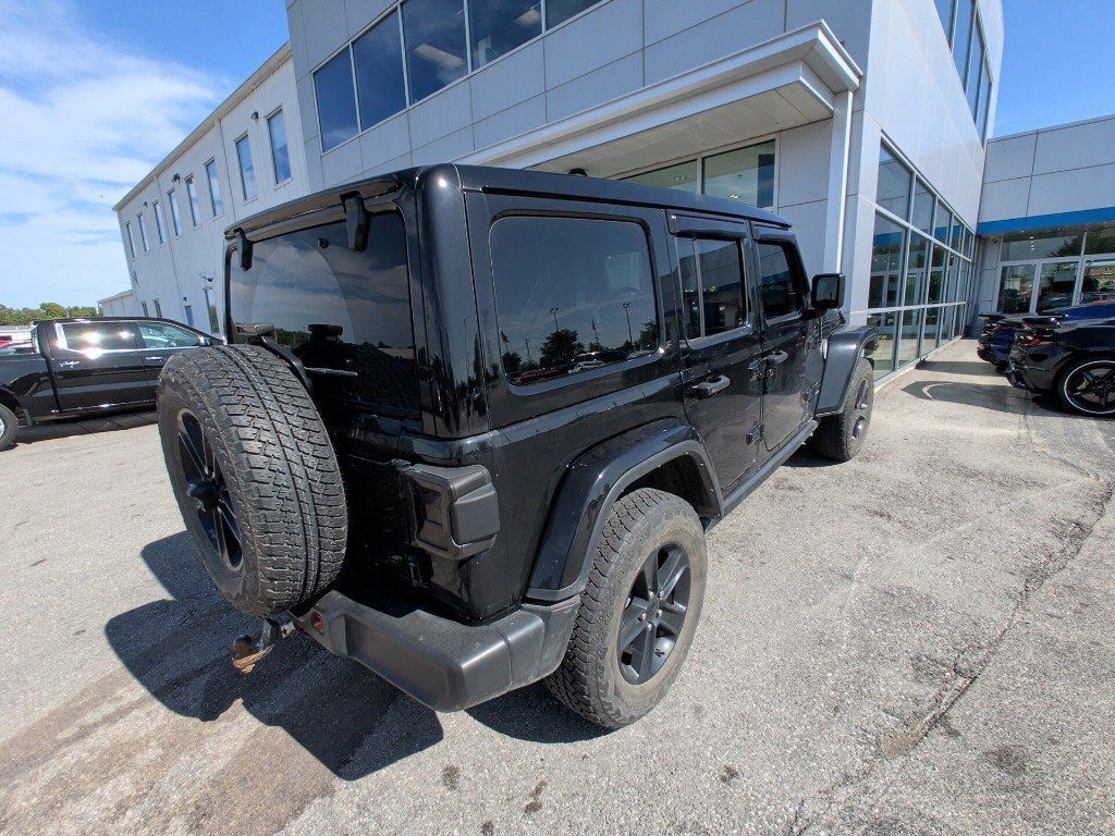 Used 2023 Jeep Wrangler Unlimited Sahara AWD/4WD image 3