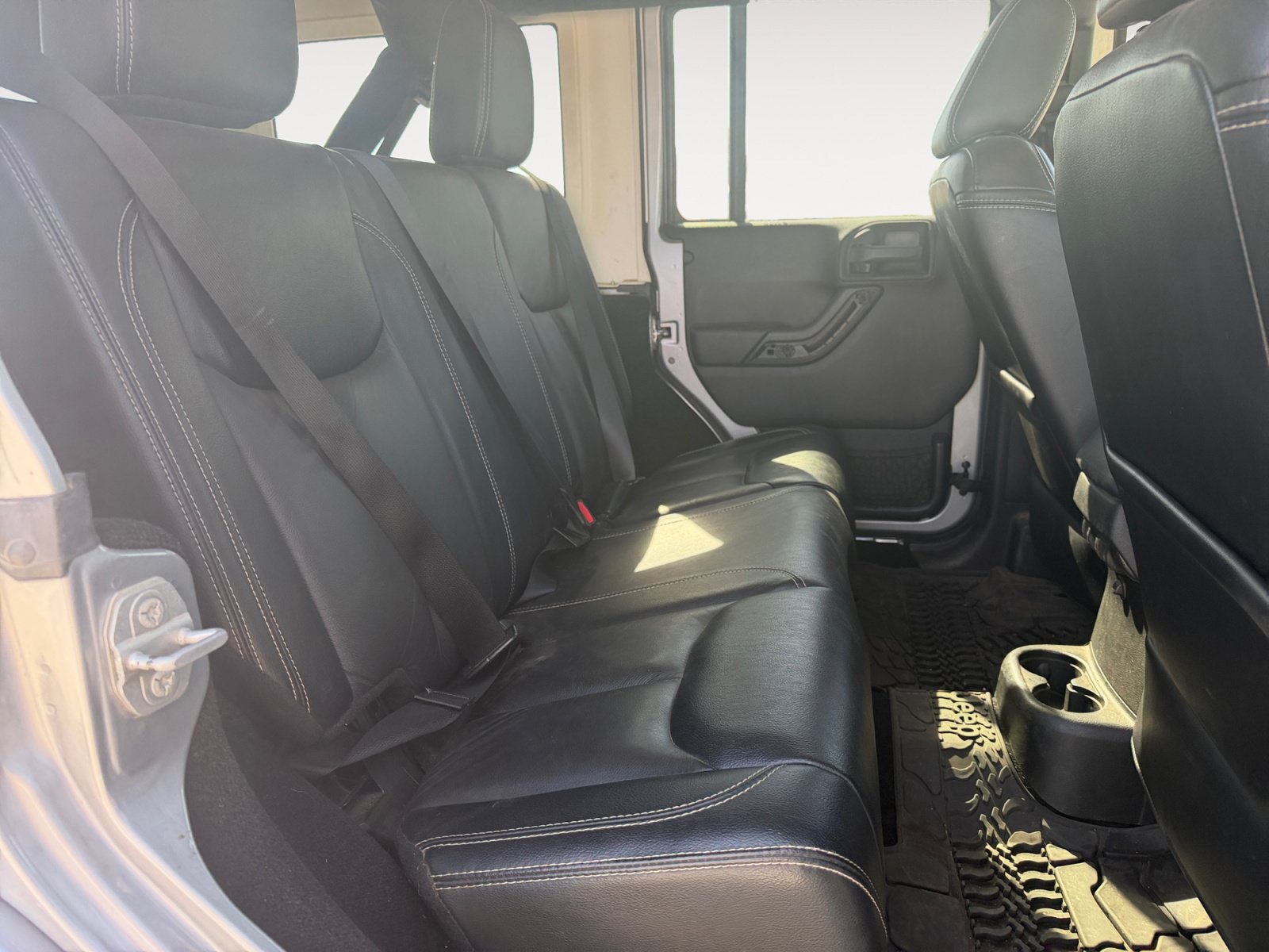 Used 2015 Jeep Wrangler Unlimited Sahara AWD/4WD image 13