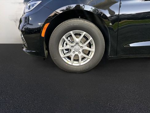New 2026 Chrysler Pacifica Select image 31