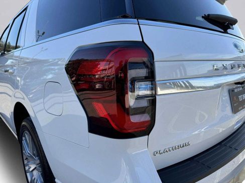 Used 2024 Ford Expedition Platinum image 16