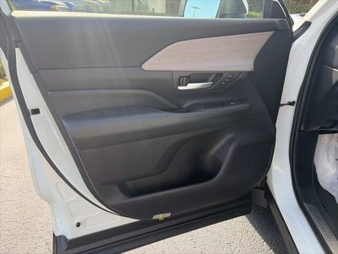 Used 2024 Toyota Grand Highlander Limited image 17