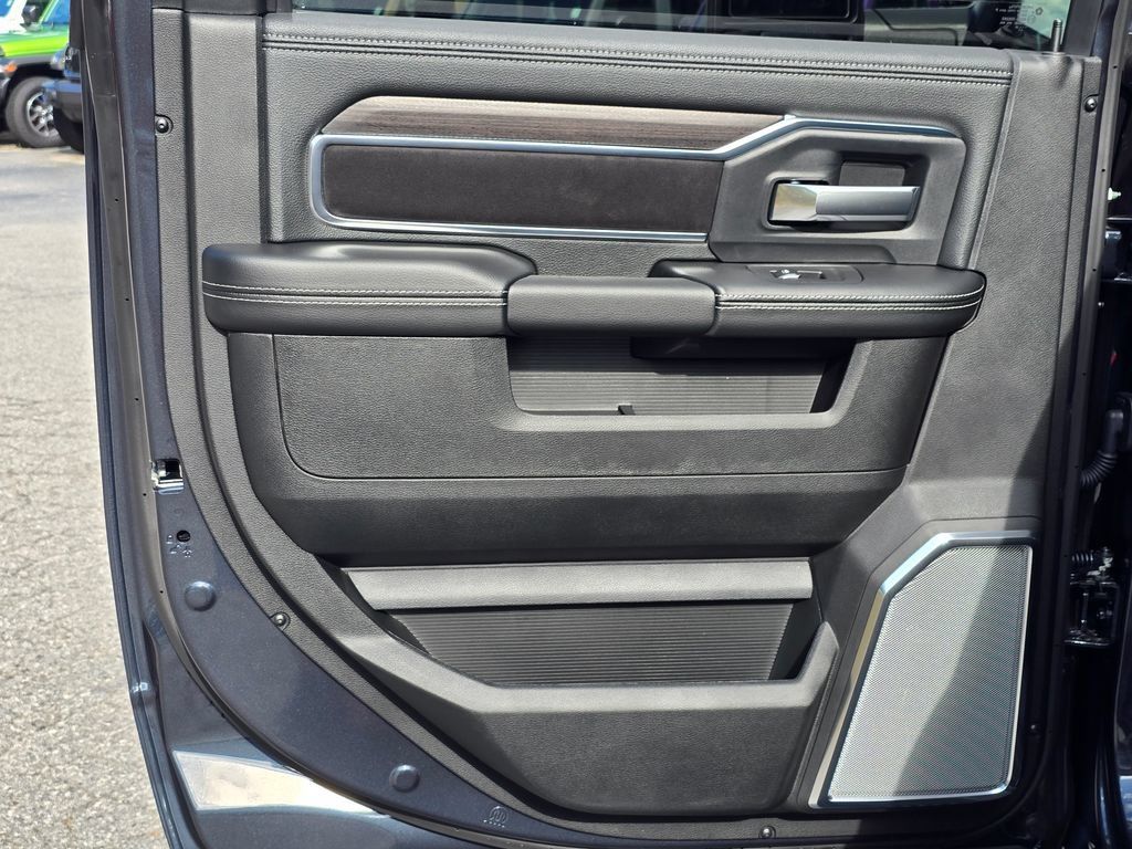 New 2026 RAM 3500 Laramie AWD/4WD image 37