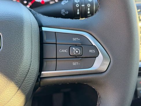New 2026 Jeep Compass Latitude w/ Sun and Sound Group AWD/4WD image 17