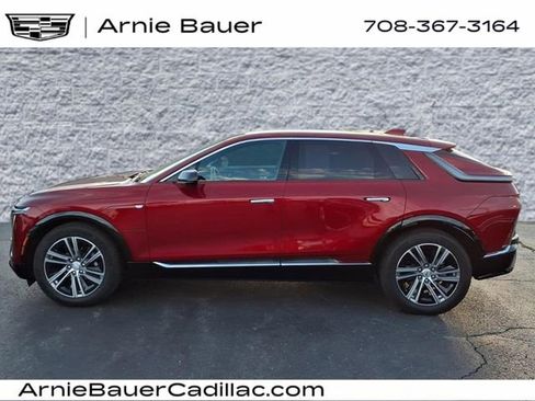 Certified 2024 Cadillac Lyriq Luxury image 9