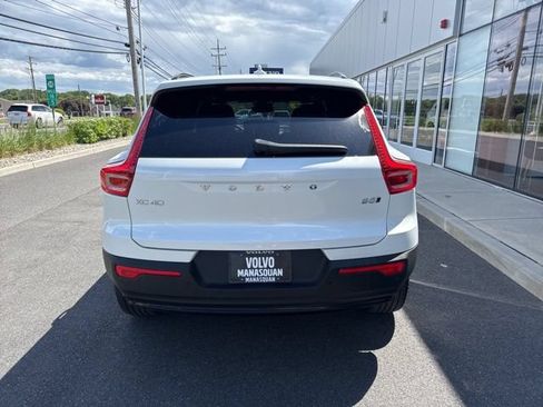Used 2025 Volvo XC40 B5 Plus AWD/4WD image 4