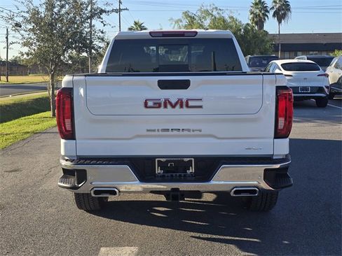 New 2026 GMC Sierra 1500 SLT image 6
