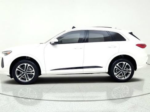 Used 2025 Audi Q5 Premium Plus w/ Premium Plus AWD/4WD image 5