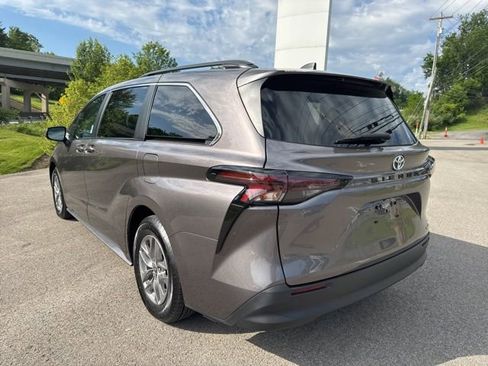 Used 2023 Toyota Sienna LE FWD image 4