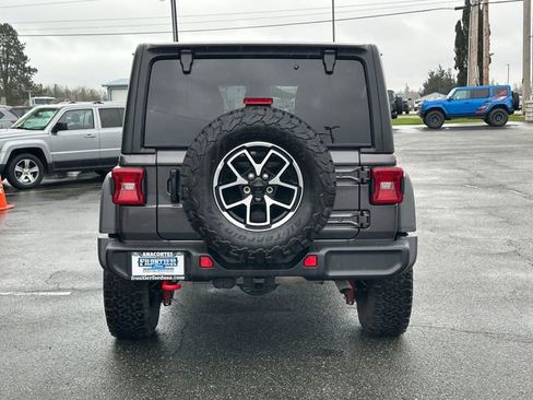 Used 2025 Jeep Wrangler Unlimited Rubicon image 3