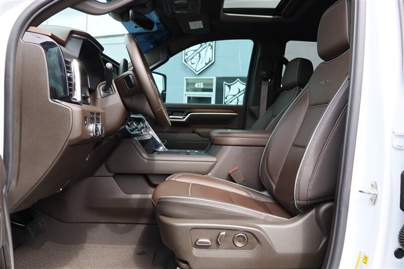 Used 2025 GMC Sierra 3500 Denali w/ Denali Reserve Package AWD/4WD image 18
