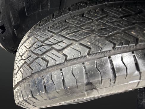 Used 2024 Volkswagen Atlas Peak Edition SE image 37