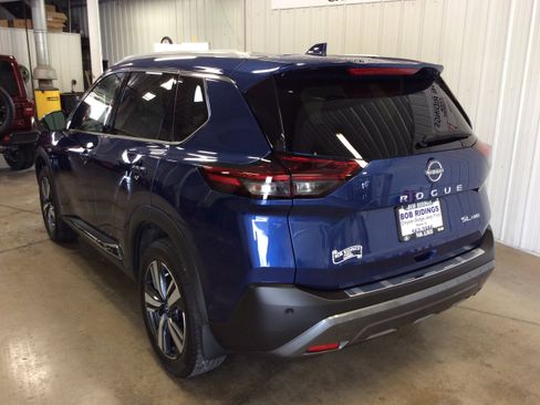 Used 2023 Nissan Rogue SL w/ SL Premium Package image 4