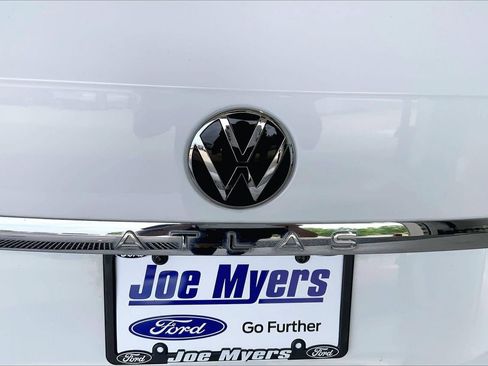 Used 2022 Volkswagen Atlas SE w/ Black Wheel Package AWD/4WD image 9