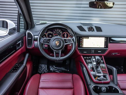 Certified 2023 Porsche Cayenne image 12