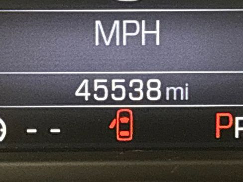 Used 2015 GMC Sierra 2500 SLT w/ Suspension Package, Off-Road image 16