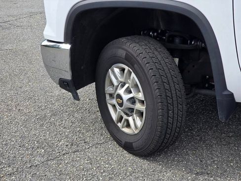 Used 2024 Chevrolet Silverado 2500 LT AWD/4WD image 25