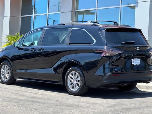 Certified 2026 Toyota Sienna LE FWD image 24