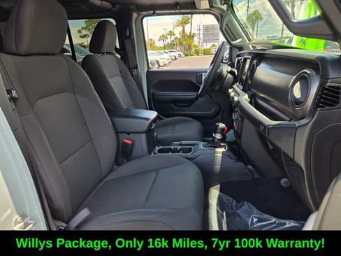 Used 2023 Jeep Gladiator Sport AWD/4WD image 19