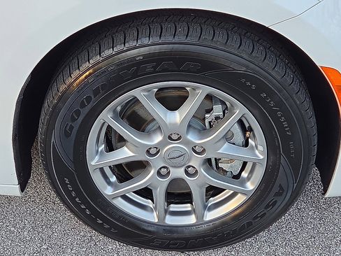 Used 2022 Chrysler Pacifica Touring image 7