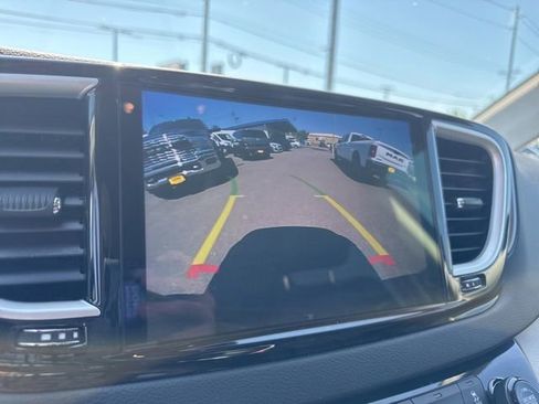 Used 2023 Chrysler Pacifica Touring-L FWD image 33