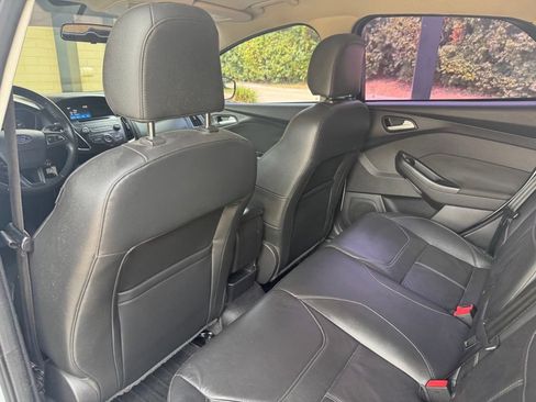 Used 2015 Ford Focus SE w/ Equipment Group 201A FWD image 18