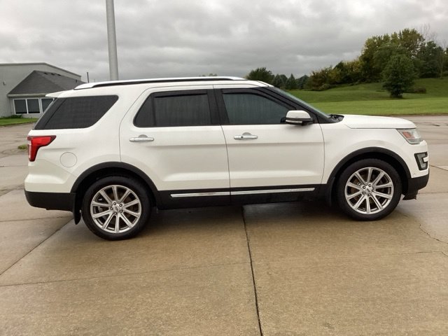 Used 2017 Ford Explorer Limited w/ Equipment Group 301A FWD image 11