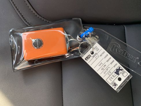 Used 2025 Volvo XC90 B6 Plus image 37