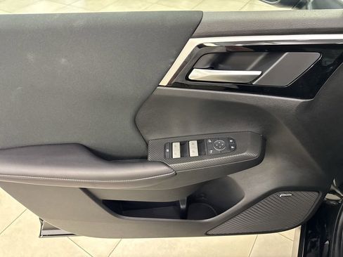 New 2026 Mitsubishi Outlander ES FWD image 32