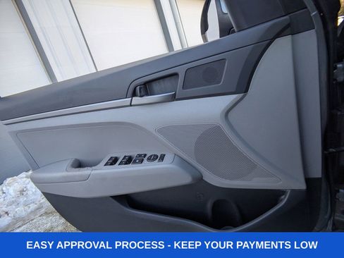 Used 2017 Hyundai Elantra SE FWD image 31
