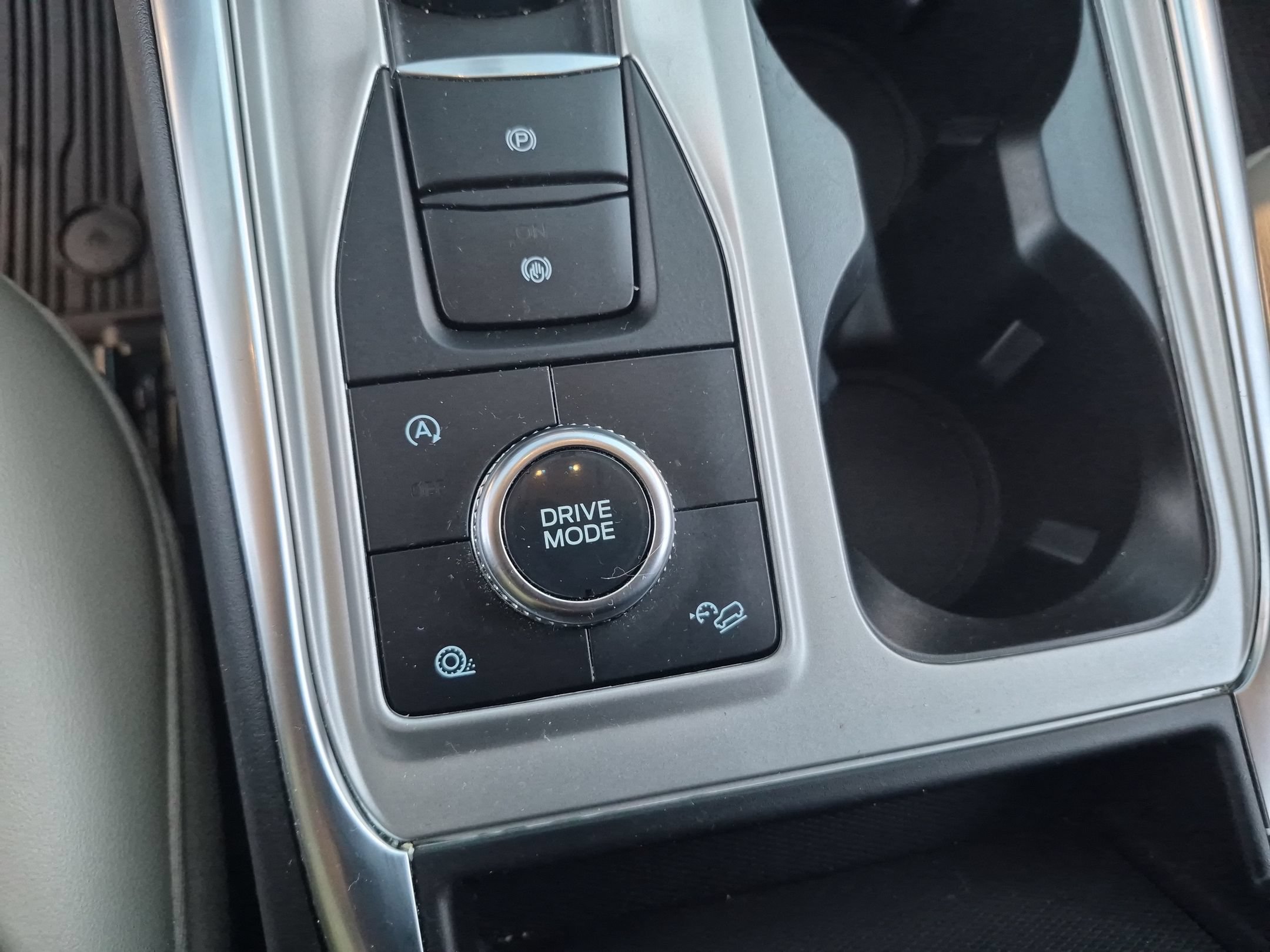Used 2023 Ford Explorer XLT w/ Equipment Group 202A AWD/4WD image 18